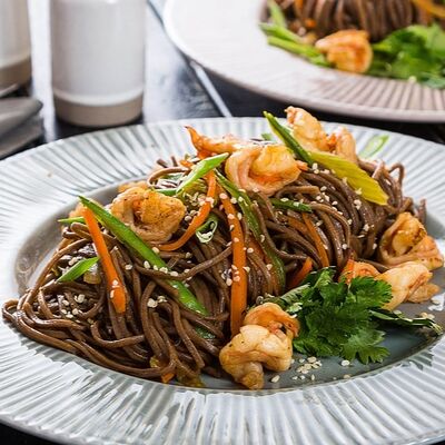 Гречневая лапша с креветкамив Crazy Brothers! 4-х этажная Пицца по цене 610 ₽