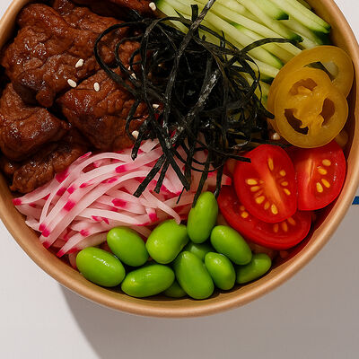 Поке с острой говядиной и халапеньов YUZU по цене 830 ₽