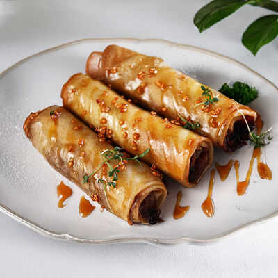 Спринг-ролл со рваной телятиной в Юность у моря по цене 635 ₽