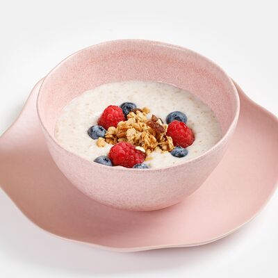 Овсяная каша с ягодами в Coffee Boom по цене 550 ₽