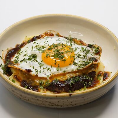 Бифштекс на подушке из нежного картофельного пюре в Эдельвейс по цене 680 ₽