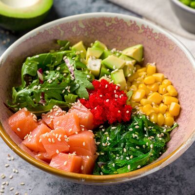 Поке со слабосоленым лососем в Tomi по цене 1130 ₽