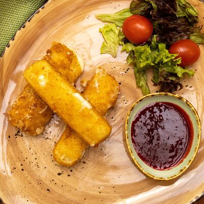 Сулугуни, жаренный в сухарях в Пхали по цене 660 ₽