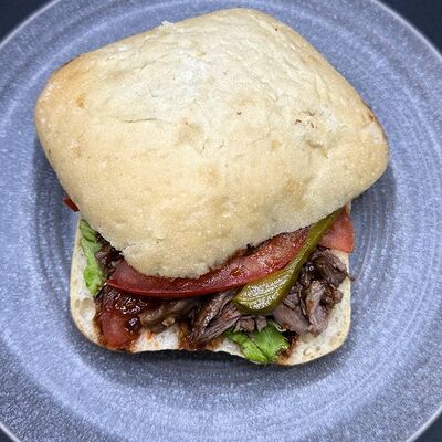 Чиабатта с говядиной барбекю в Coffee Room по цене 520 ₽