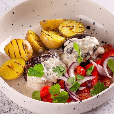 Медальоны из говядины с картофелем беби в Близкие по цене 630 ₽