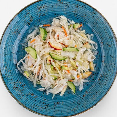 Витаминный салат с яблоком и огурцом в Вилка Ложка по цене 104 ₽