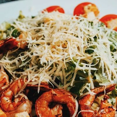 Цезарь с креветками в АНАКОНДА по цене 819 ₽