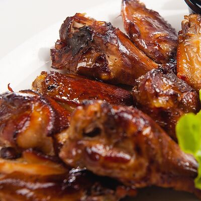 Крылья жареные острые в Рандеву по цене 460 ₽