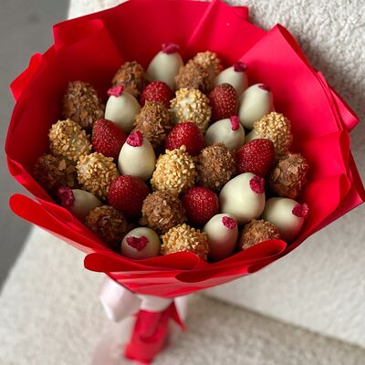 Букет клубники в шоколаде Любовь М в Клубника по цене 6590 ₽