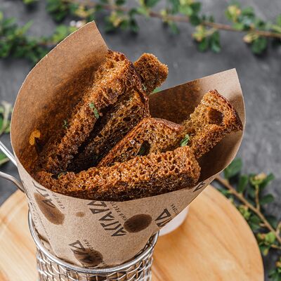 Гренки чесночные с соусом тартар в Асгард по цене 330 ₽