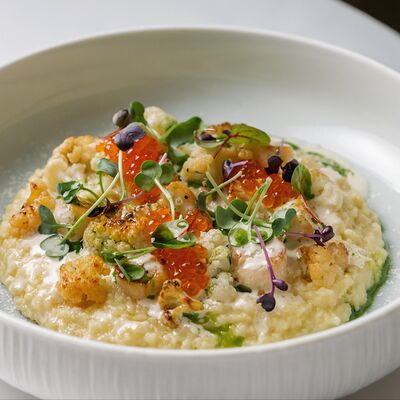 Кускус с камчатскими гребешками и красной и икрой в Магадан по цене 1690 ₽