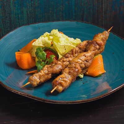 Куриный шашлычок и овощи с азиатской заправкой в Длинный нос по цене 560 ₽