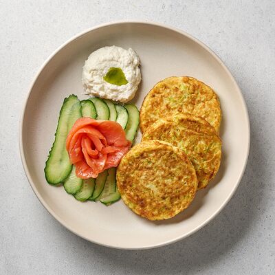 Оладьи из цукини со страчателлой и лососем в REGUL по цене 740 ₽