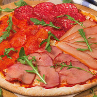 Пицца Мясо Италии в Луиджи & Тосё