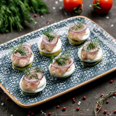 Мини-закуска с сельдью в Пряности по цене 550 ₽