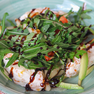 Салат с вялеными абрикосами в Пусан по цене 550 ₽