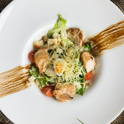 Цезарь с курицей в Гастробар DOM по цене 350