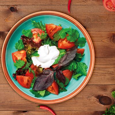 Салат Ароматные помидоры в Деда хинкали по цене 770 ₽