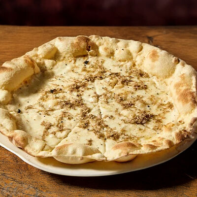 Pizza Romana Тройной трюфель в Salone pasta & bar по цене 3300 ₽