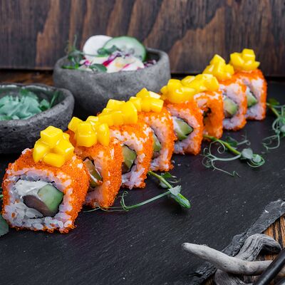 Калифорния с лососем и манго в Ohasi по цене 750 ₽