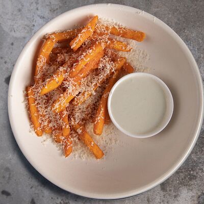 Батат фри с пармезаном и соусом дорблю в ЗоЗо по цене 425 ₽