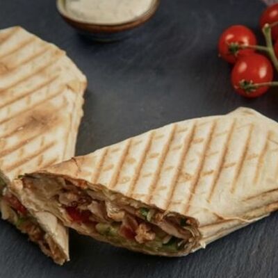 Шаурма на углях со свининой большая в Вкусный домик по цене 410 ₽