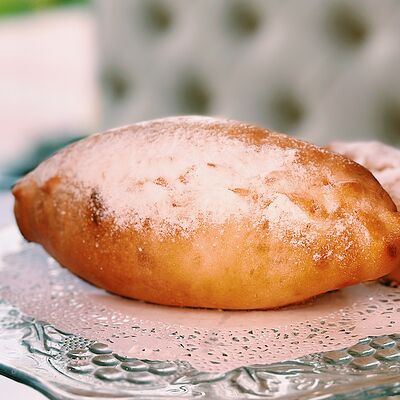 Пирожок с брусникой в Кондитерская Эклер по цене 149 ₽