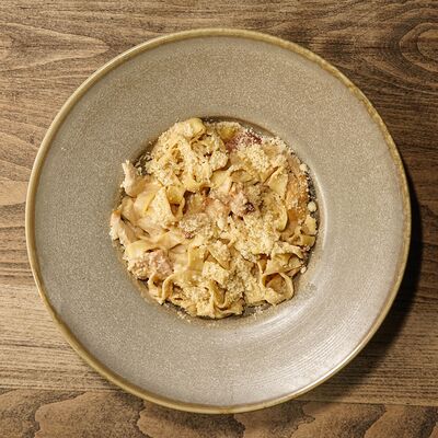 Паста с курицей и беконом в Гриль Бар Понеслось по цене 620 ₽