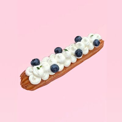 Эклер Черника-лимон в Manna Confectionery по цене 409 ₽
