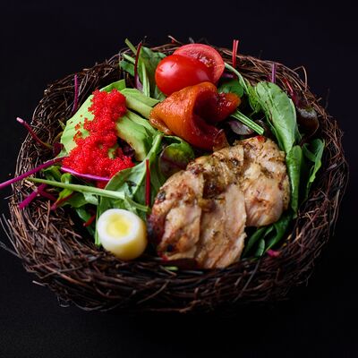 Гриль-салат с курицей тандури в Эндорфин по цене 690 ₽