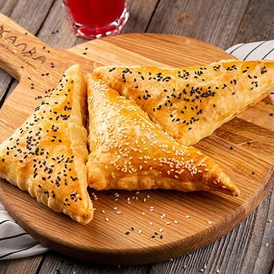 Самса с грибами и сыром в Халва по цене 240 ₽