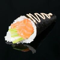 Хенд-ролл с лососем в Sushi №1