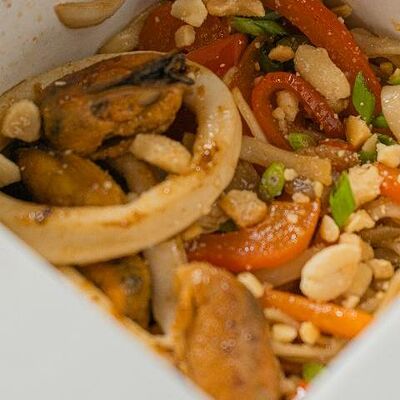 Wok с морепродуктами в Ями суши по цене 475 ₽