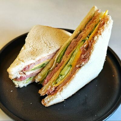 Сэндвич с курицей в Вкусная усадьба по цене 295 ₽