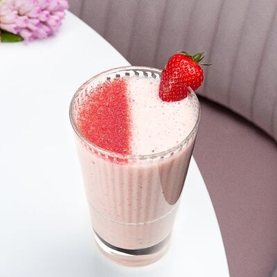 Клубничный милкшейк в RestikVam по цене 470 ₽