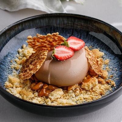 Шоколадный десерт c арахисом и соленой карамелью в Кукумбер по цене 560