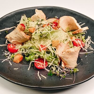 Цезарь с курицей в Клевая блиновая по цене 385 ₽