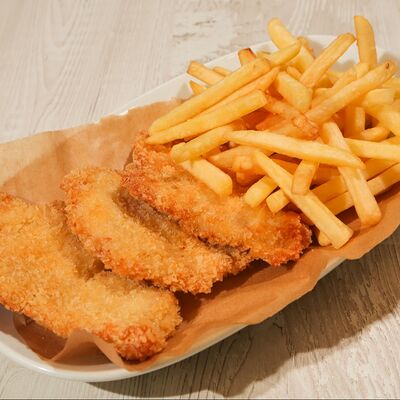 Куриные наггетсы с картошкой фри в Троя по цене 490 ₽