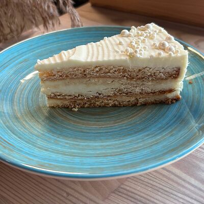 Торт молочная девочка в Пейкофское по цене 300 ₽