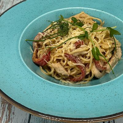 Спагетти с курицей и перцем конфи в Сова по цене 655 ₽