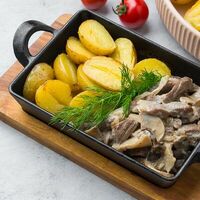 Бефстроганов с бараниной BBQ в D Lounge