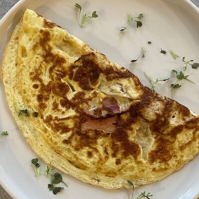 Омлет с беконом в Чкалов. Северная кухня по цене 410 ₽