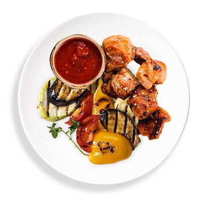 Куриный шашлык с овощами гриль и аджикой в Marketplace по цене 399 ₽