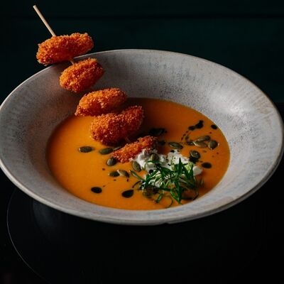 Тыквенный крем-суп с попкорном из креветки в Inside по цене 610 ₽