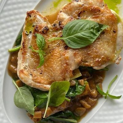 Цыпленок с белыми грибами в Salva dor bistro по цене 650 ₽