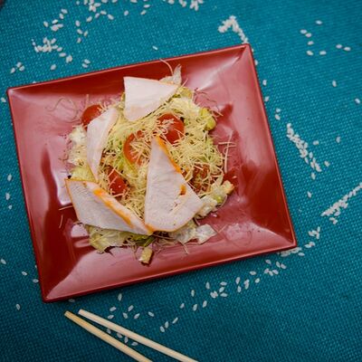 Салат Цезарь в Sushi LeGo по цене 329 ₽