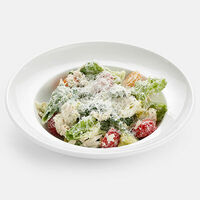 Салат с курицей песто и пармезаном в Маргаретти