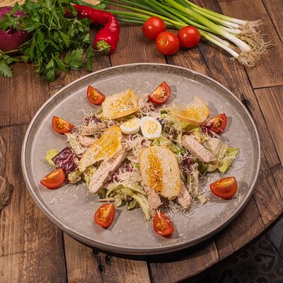 Салат Цезарь в Домашний очаг по цене 450 ₽