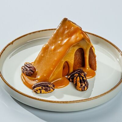 Запеченный чизкейк с соленой карамелью и пеканом в The Brasserie по цене 550 ₽