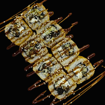 Теплый ролл Унаги Темпура в Kaikan по цене 540 ₽